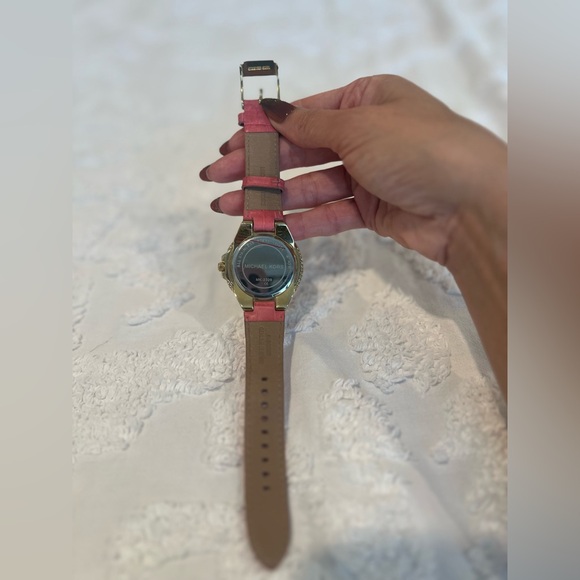 Michael Kors Camille
Women's Watch, Pink Leather Strap Gold & Crystal Bezel EUC - Picture 16 of 16